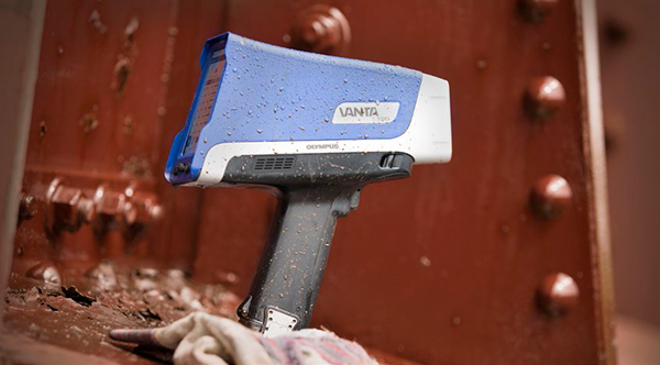 圖2:Vanta XRF分析儀的機(jī)身設(shè)計(jì),可以用于惡劣的工業(yè)條件中。